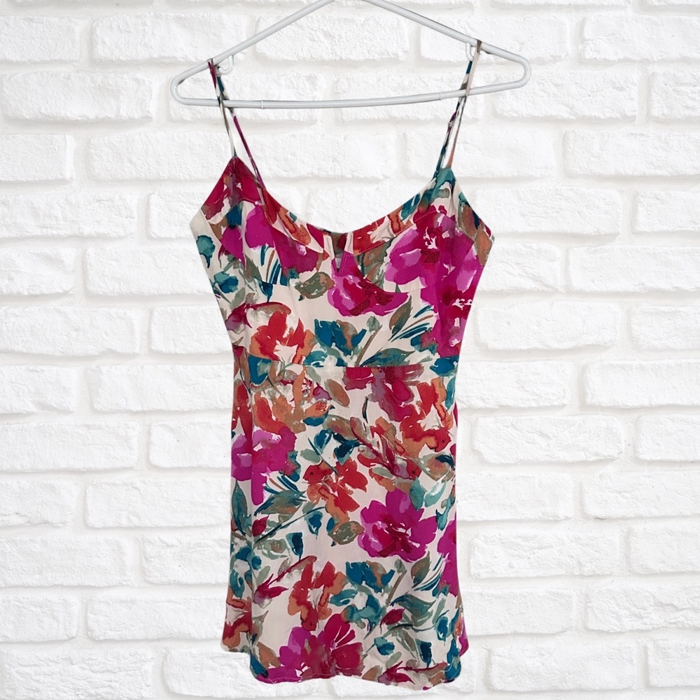 Olivaceous Mini Floral Dress Size M Adjustable Straps Valentines Day Dress 💘